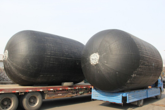 Przewodnik na statku bez łańcucha Pneumatyczny gumowy fender Prężnica netto opon 300-4700 mm dla różnych statków