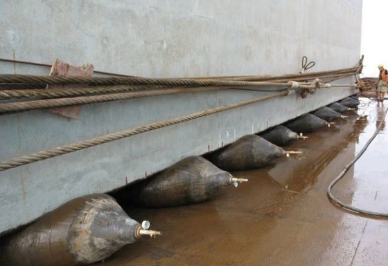 Przenoszenie ciężkich poduszek powietrznych
